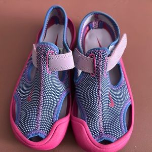 Like New Nike Water Shoes - Girls size 12C